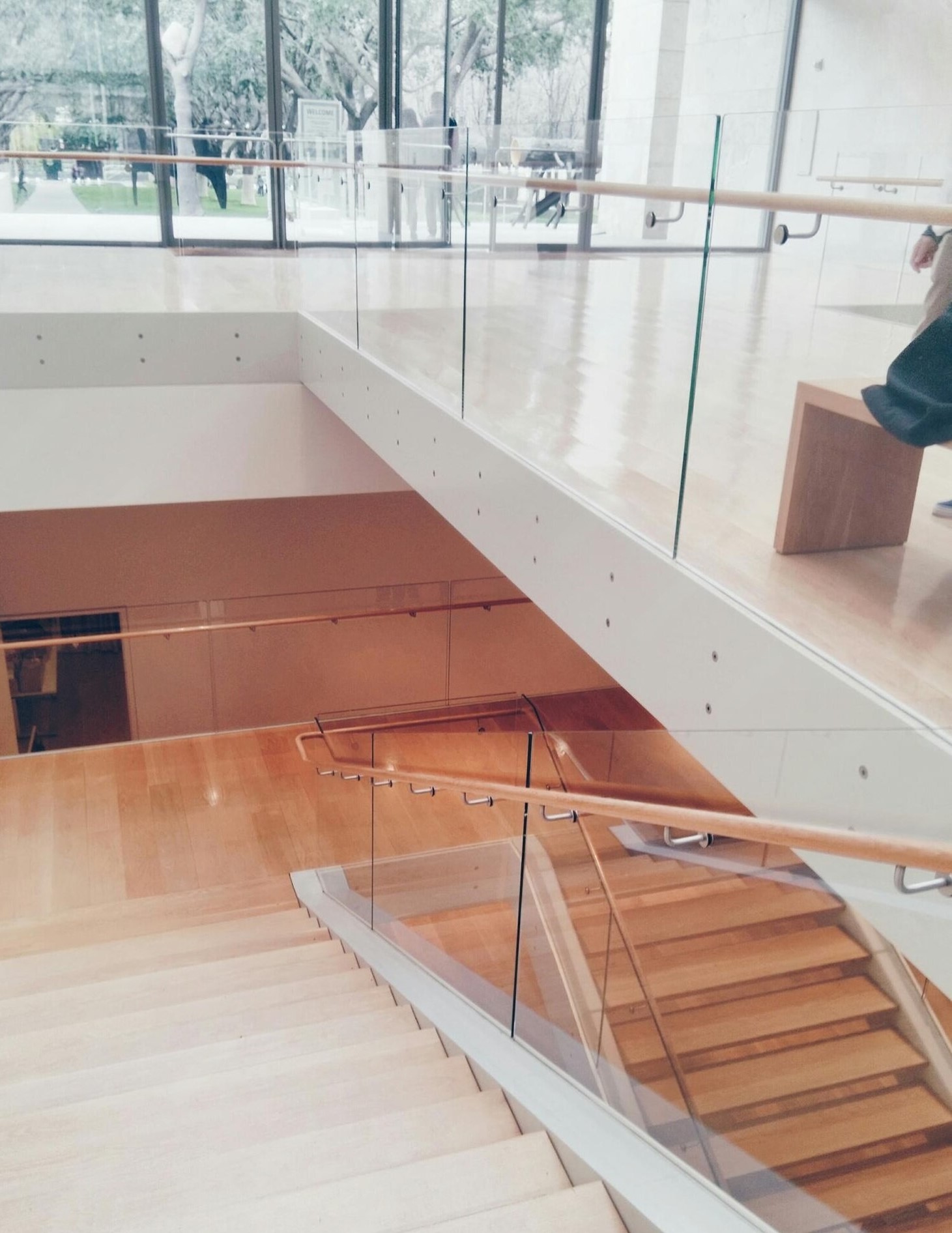 تركيب زجاج سكريت الرياض - درابزين زجاجي داخلي عصري