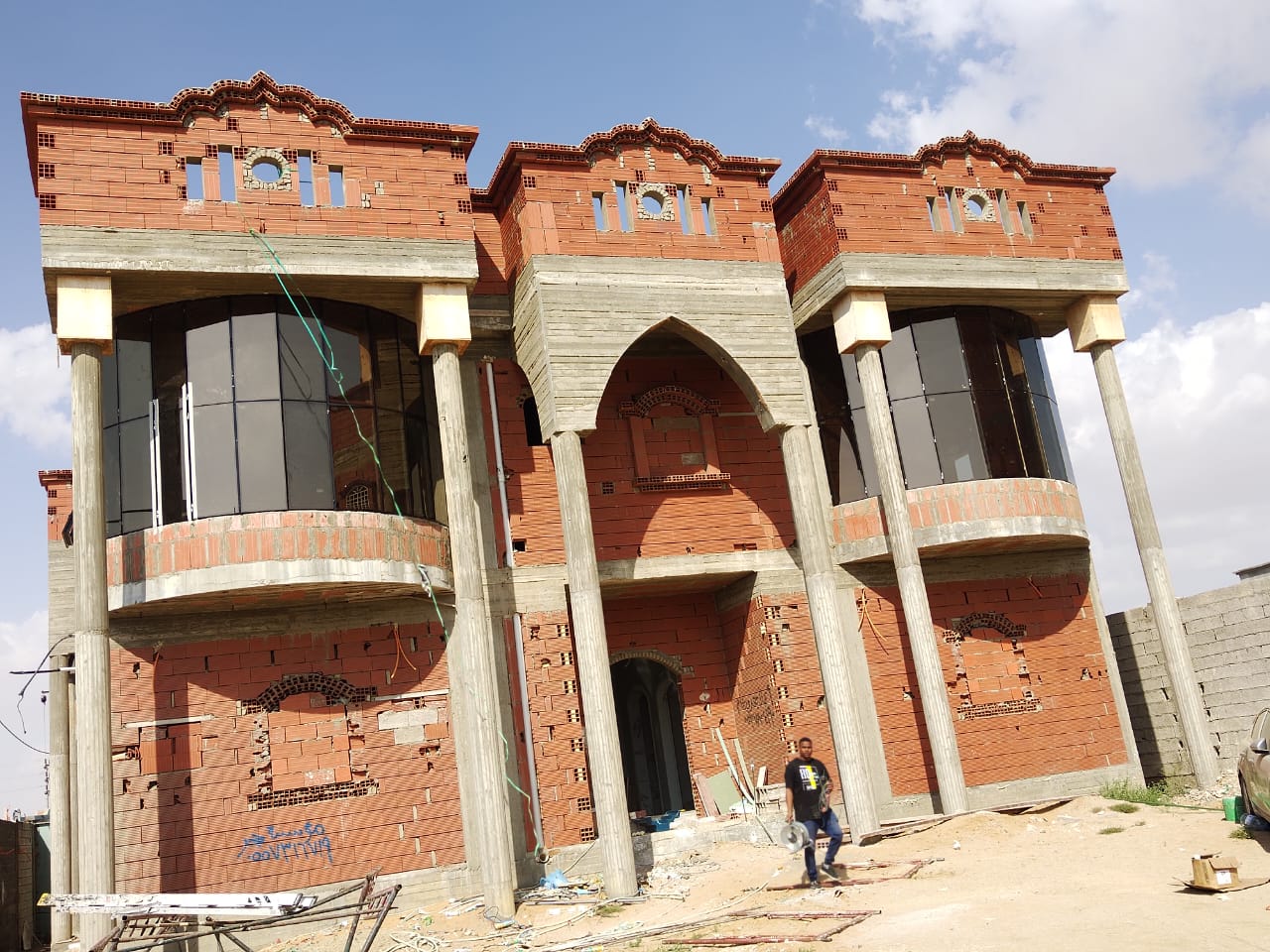 واجهة زجاجية بنظام كلادينج