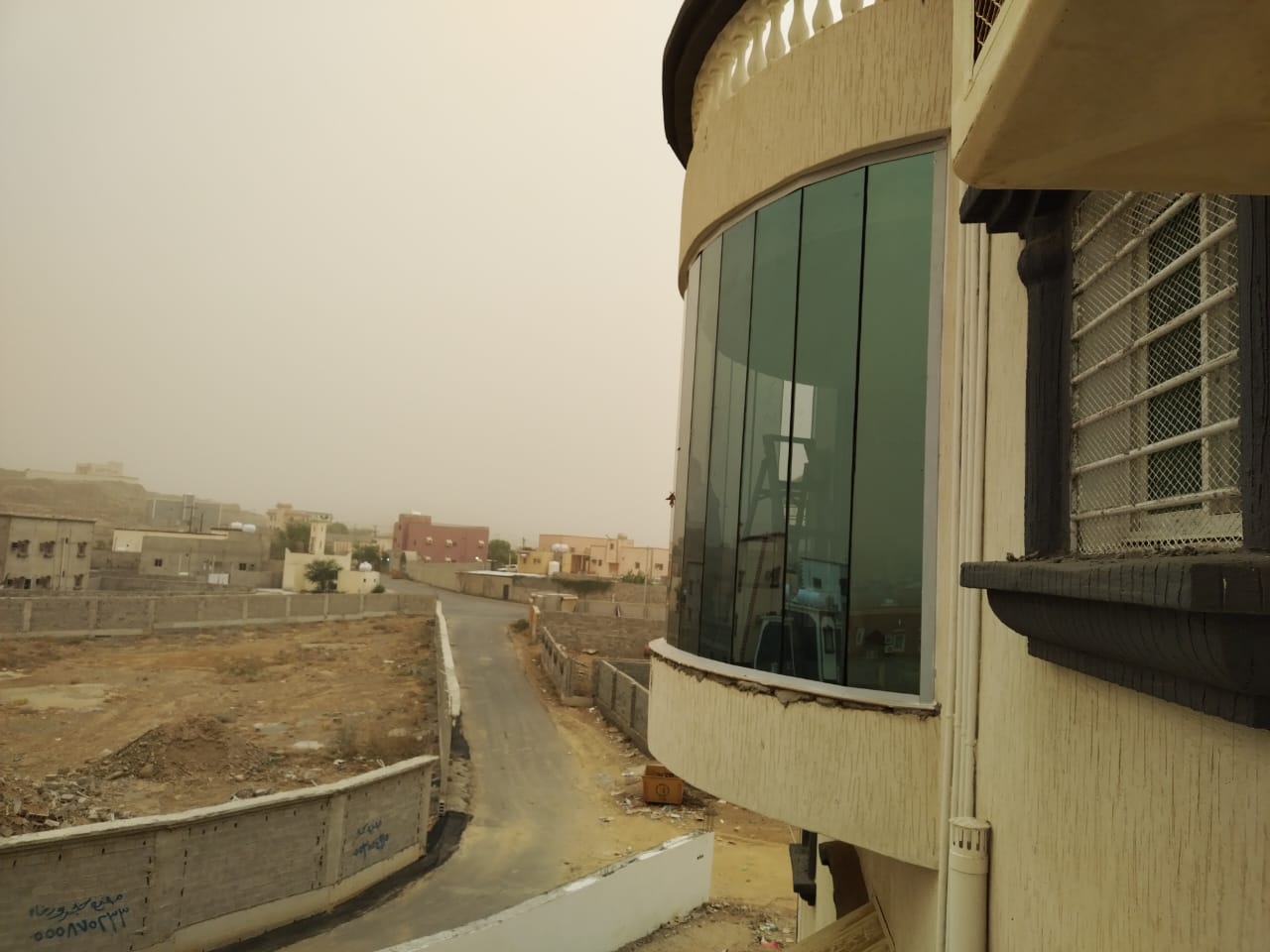 واجهة زجاجية شمسية