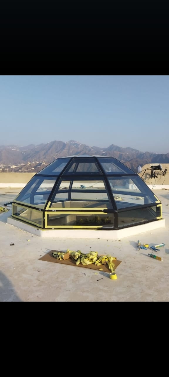 بلكونة زاوية استراكشر